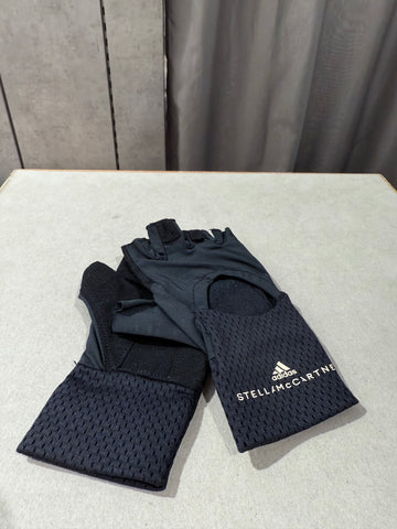 Stella McCartney x Adidas gloves